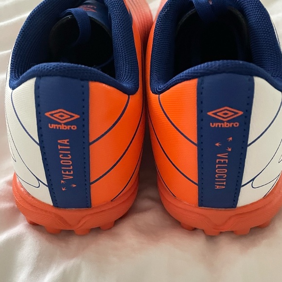 Umbro Men's Velocita Elixir League Turf Soccer Cleats 7.5 White Orange Blue NEW - Picture 6 of 7